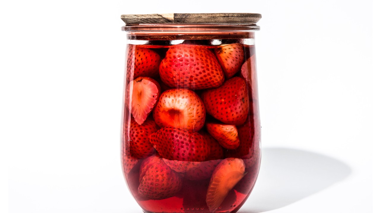 quick-pickled-strawberries
